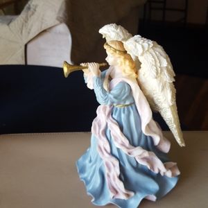 Angel Musical Statue.